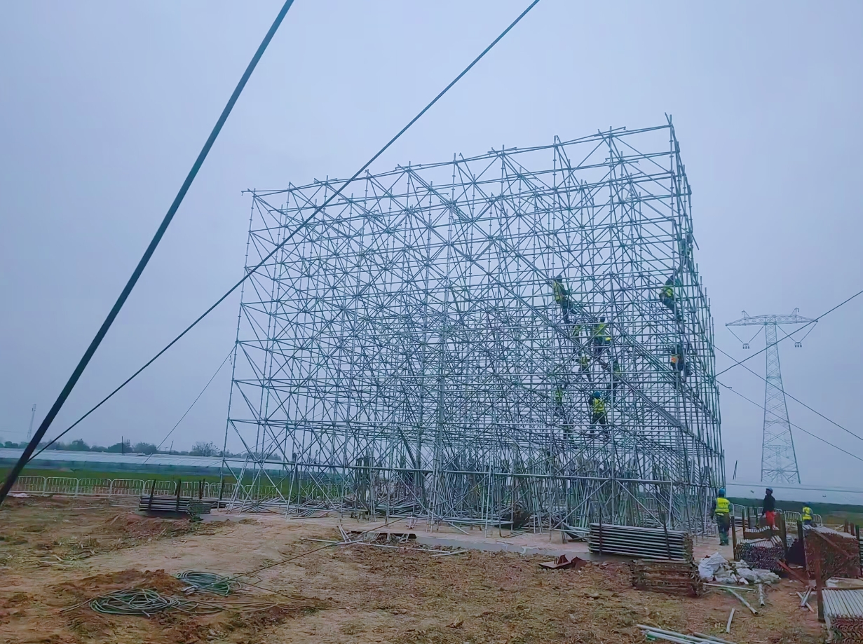 山東±800千伏特高壓直流輸電線路工程跨越濟鄭高鐵K157+100處架設(shè)電力線工程